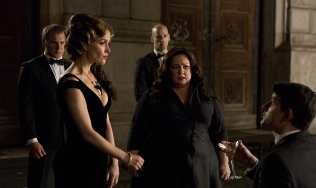 Doch dann kommt Fine bei einem Einsatz ums Leben - schuld daran ist offenbar die bulgarische Großkriminelle Rayna Boyanov (Rose Byrne, l.). (© 20th Century Fox)