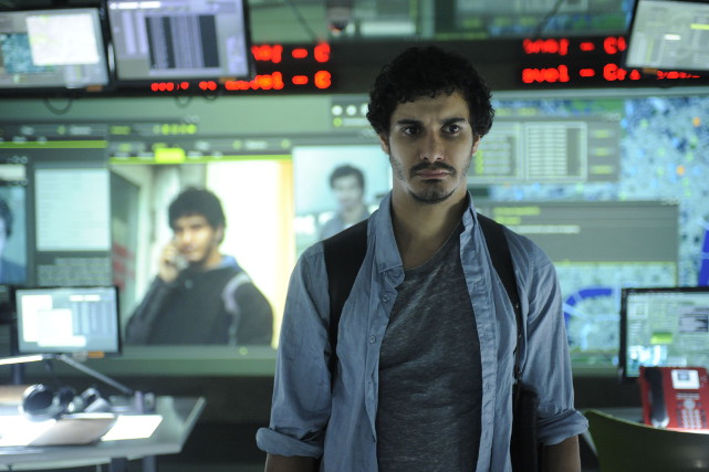 Denn Adem Qasim (Elyes Gabel) konnte sich während eines Hochsicherheitstransports absetzen. (© Universum Film)
