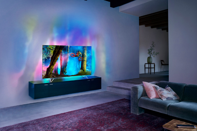 Zum Angebot gehören Philips-TVs mit zwei- und dreiseitigem Ambilight in den mittleren Serien 6000 und 7000 sowie die neuen Modelle aus den Serien 8000 und 9000 mit vierseitigem Ambilight.