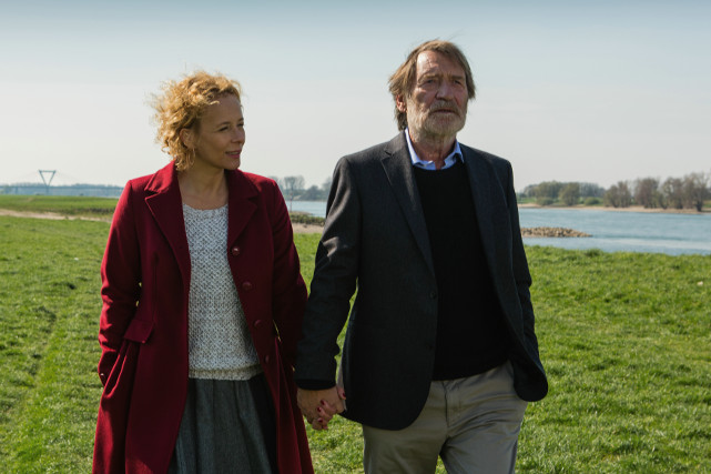 Ein Foto bringt das Leben von Paul Kromberger (Matthias Habich) und seiner Tochter Sophie (Katja Riemann) völlig durcheinander. (© Concorde Home Entertainment)