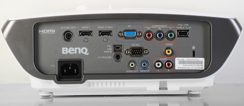 Auf der Rückseite des W3000 befinden sich alle Anschlüsse: 2 HDMI (einmal MHL-fähig), 2 USB, 1 Video, 1 PC, 1 Component, 1 Audio (Stereo), RS232 sowie 1 Audio In/Out. Foto: Michael B. Rehders