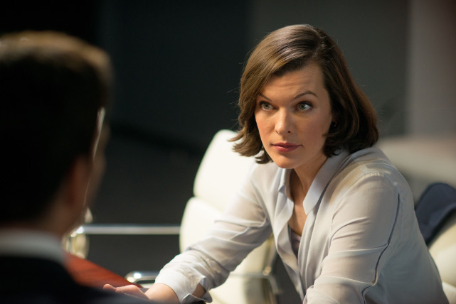Für Agentin Kate Abbott (Milla Jovovich) sollte der neue Job in London eigentlich ruhiger werden. (© Universum Film)