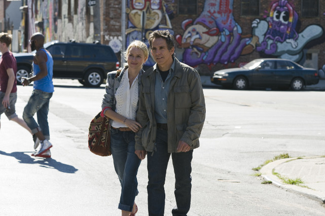 Cornelia (Naomi Watts) und Josh (Ben Stiller) führen seit Jahren eine glückliche Ehe, während sich ihr Umfeld verändert. (© Universum Film)