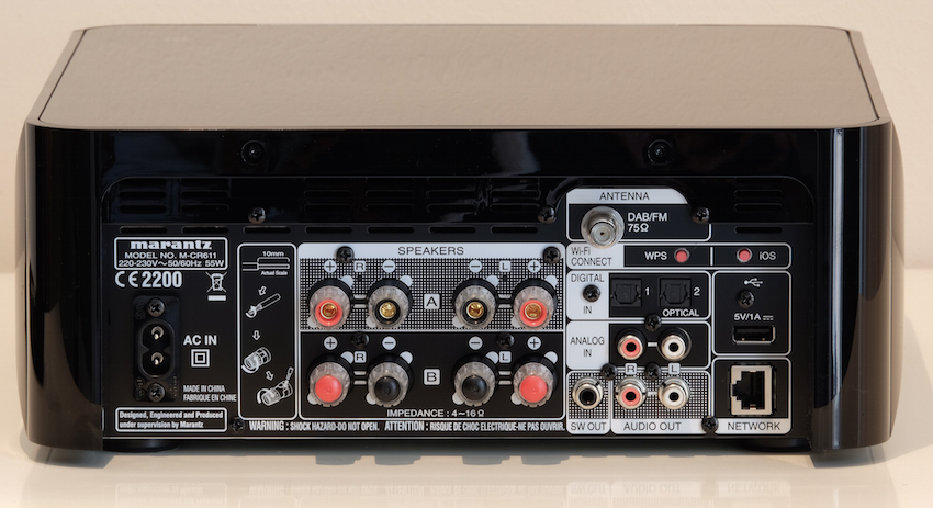 Die Rückseite des M-CR611 bietet reichlich analoge wie digitale Eingänge und lässt somit kaum Anschlusswünsche übrig.