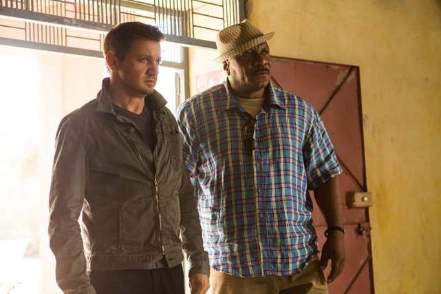 Gemeinsam mit seinem Team um William Brandt (Jeremy Renner, l.) und Luther Stickell (Ving Rhames) macht Hunt Jagd auf ein geheimes Syndikat. (© Paramount Pictures)