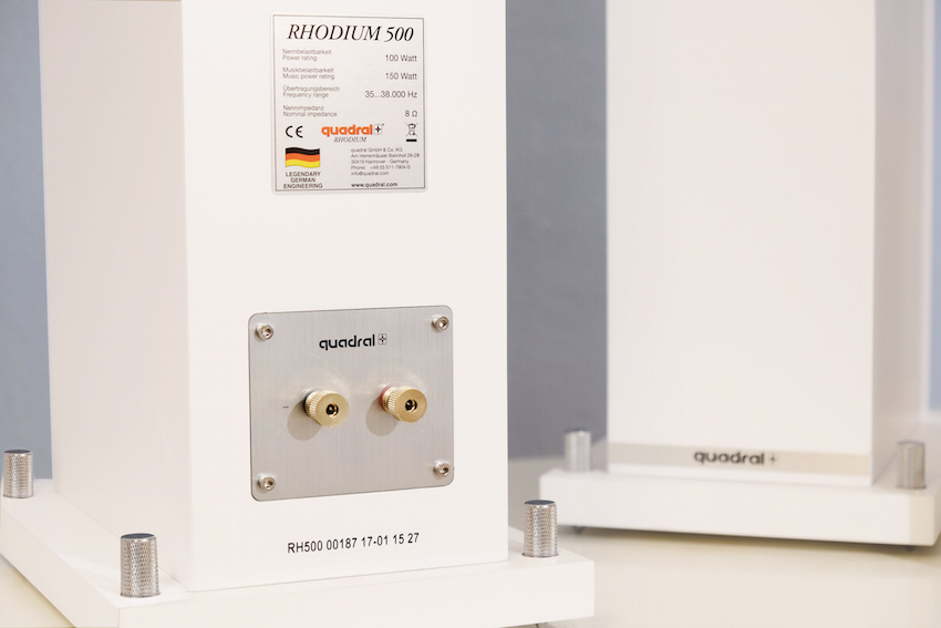 Das hochwertige Anschlussterminal ist großzügig dimensioniert und bietet auch Kabeln größeren Querschnitts ideale Anschlussmöglichkeiten.