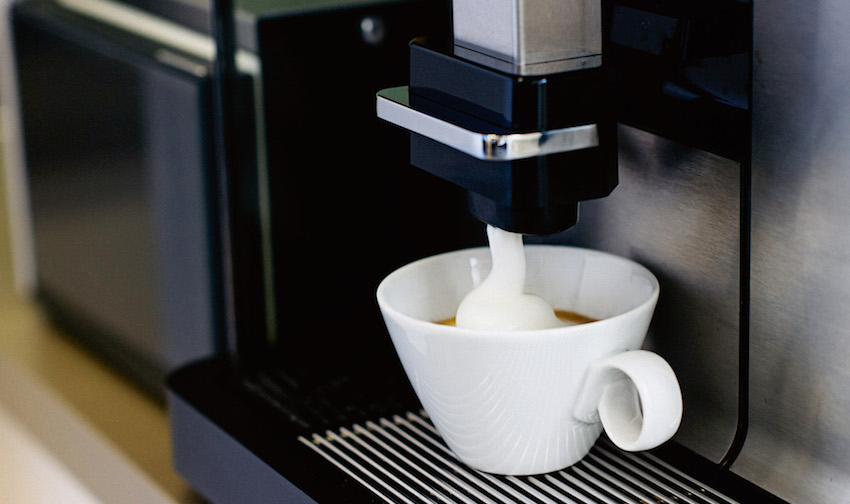 Neben dem Kaffeevollautomaten WMF 5000 S ist das neue Milchsystem auch für den Vollautomaten WMF 1500 S verfügbar.