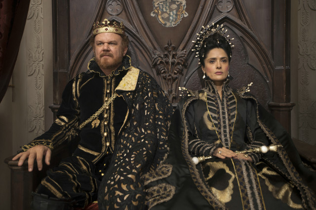 Der König von Longtrellis (John C. Reilly) ist bereit, bis zum Äußersten zu gehen, um seiner Königin (Salma Hayek) ihren Kinderwunsch zu erfüllen. (© Concorde Home Entertainment)