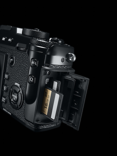 Die X-Pro2 ist die erste Kamera der X-Serie mit einem zweifachen SD-Karten-Slot.