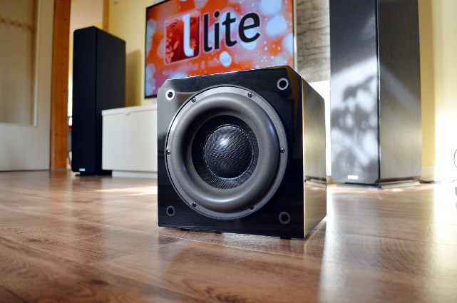 Kompakter Subwoofer mit enormer Power: der HRS-8 von Sunfire.