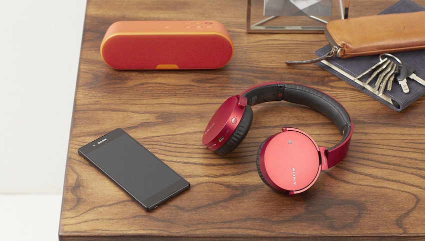 Der h.ear on Wireless NC von Sony sitzt komfortabel auf den Ohren und lässt den Hörer mit seiner 40-mm-HD-Treibereinheit in kristallklaren, High-Resolution-Audio-kompatiblen Sound mit satten, präzisen Bässen und herrlich transparenten Höhen eintauchen.