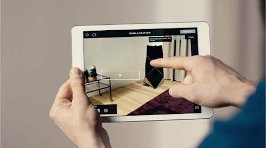 Der Benutzer wählt aus dem Sortiment von Bang & Olufsen die gewünschten Produkte wie Lautsprecher, Soundsysteme und Fernsehgeräte und positioniert diese über die iPad-Kamera in den gewünschten Raum
