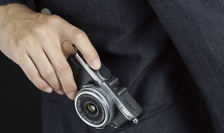 Die FUJIFILM X70 ist die kleinste und leichteste Kamera der X-Serie mit einem großen APS-C-Sensor.