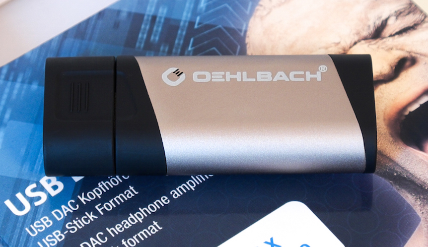 Kaum zu glauben: Die auf den ersten Blick einem normalen USB-Stick ähnelnde USB Bridge beherbergt einen Kopfhörer-Verstärker und einen hochwertigen Digital/Analog-Wandler (DAC).