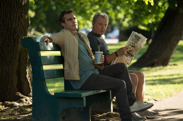 Philosophie-Professor Abe (Joaquin Phenoix) steckt frustriert in der Midlife-Crisis. (© Warner Bros)