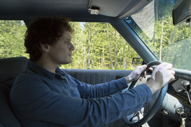 Pierre (Anton Yelchin) kehrt nach dem Tod seiner Eltern in seine Heimatstadt zurück. (© Sony Pictures)