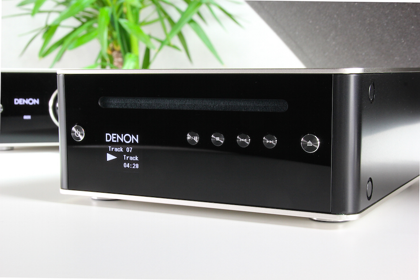 Die Front des Denon DCD-50 ist übersichtlich gehalten, bietet aber den vollen Zugriff auf die wichtigsten Funktionen.