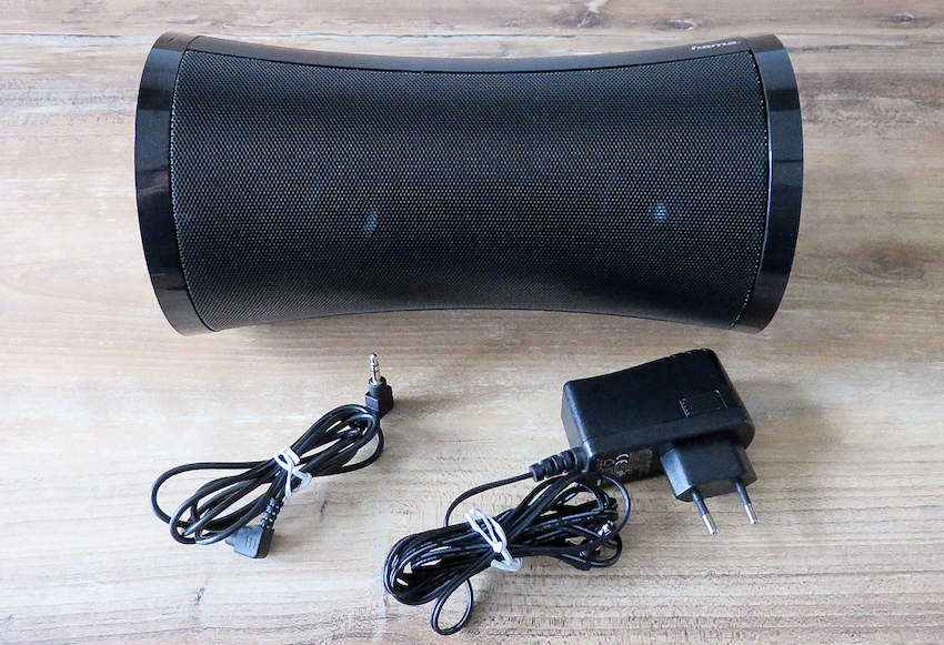 Zum Lieferumfang des BL-988 gehören ein Netzkabel und ein analoges Audiokabel mit 3,6mm-Steckern.