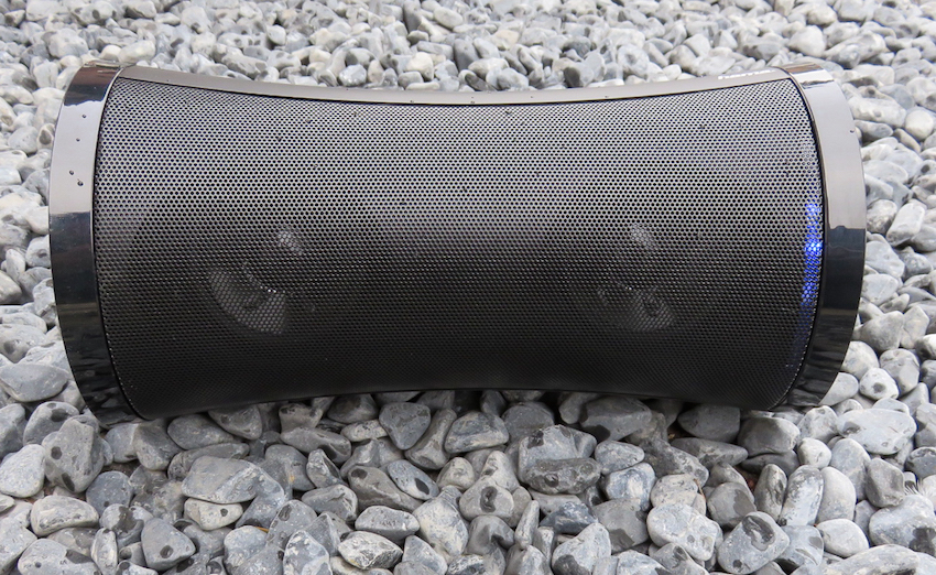Der Hama BL-988 ist spritzwassergeschützt. Regentropfen  machen dem für die Outdoor-Nutzung vorgesehenen Bluetooth-Speaker nichts aus.