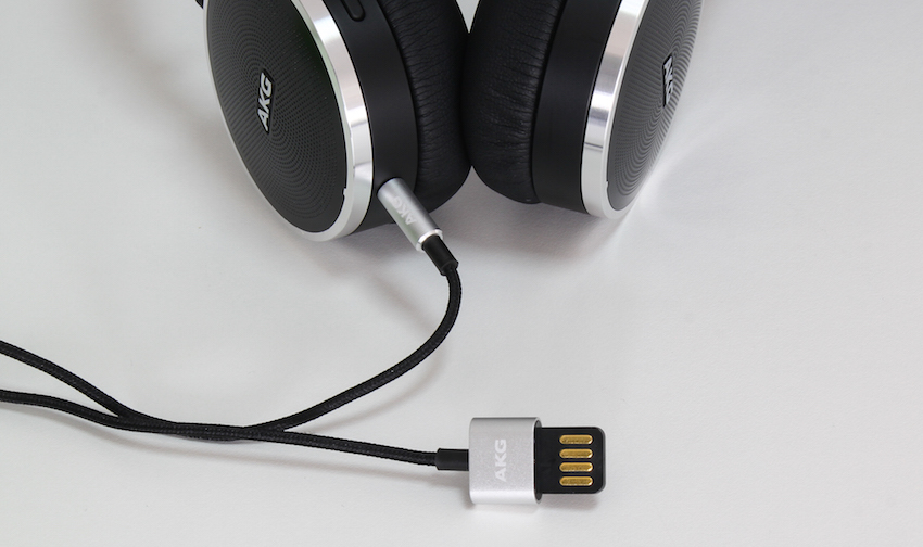 Clever: Der N60 NC lässt sich via (zum Lieferumfang gehörigem) USB-Kabel am Laptop oder mittels passenden Steckers an jeder Netzsteckdose laden.
