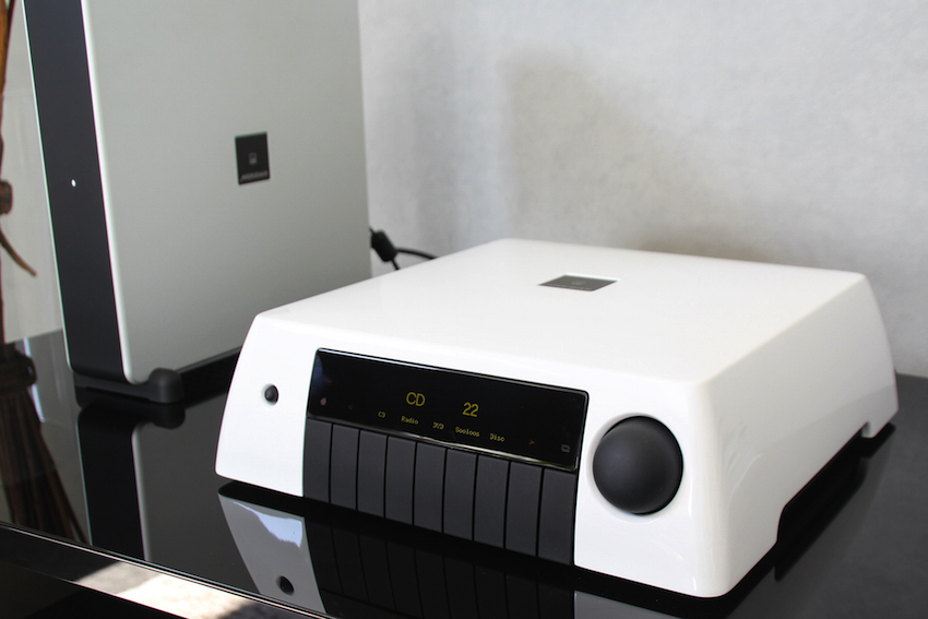 In unserem Test diente und der Meridian AC200 als Spielpartner der M6.