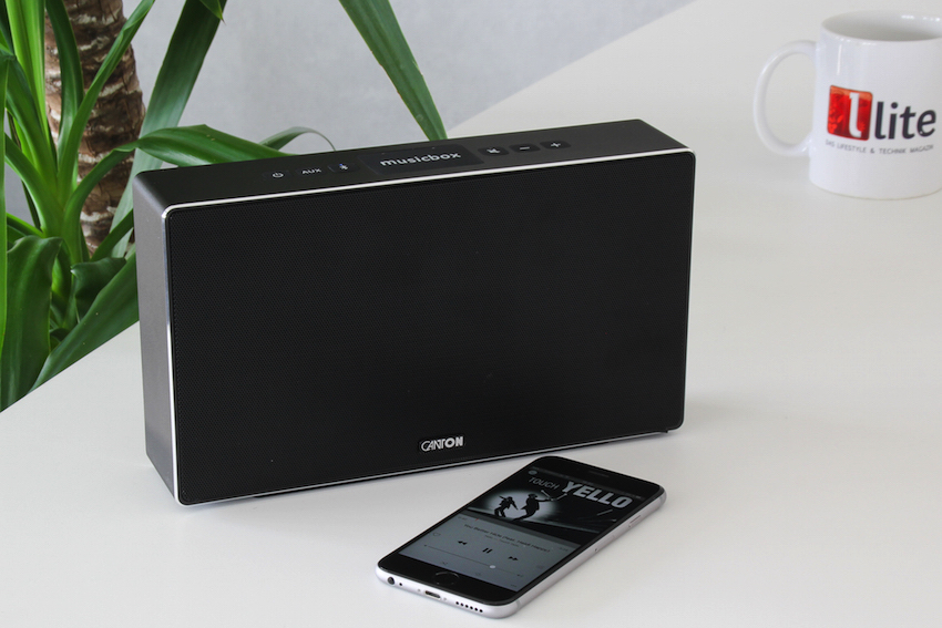 Schon rein optisch macht die Canton musicbox S etwas her. Hochwertige Materialien gepaart mit einem nüchtern-eleganten Design machen den Bluetooth-Lautsprecher zu etwas Besonderem – ebenso wie seine „Größe“, die eine Abkehr vom absoluten Miniaturformat bedeutet.