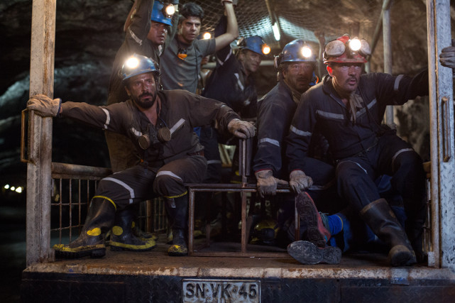 2010 werden 33 chilenische Grubenarbeiter verschüttet - eine spektakuläre Rettungsaktion startet. (© Warner Bros)