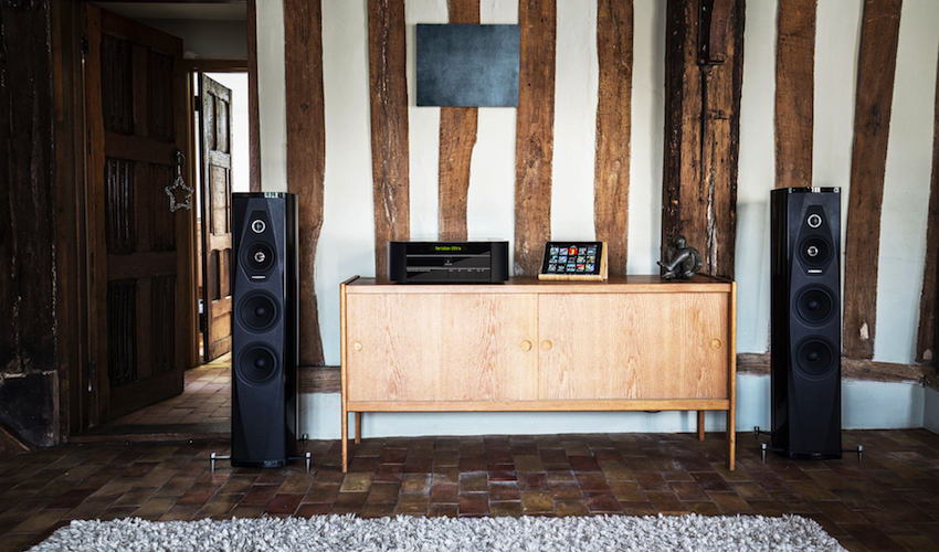 Der Meridian Ultra DAC ist Hand Made in the UK und regulär in edlem High Gloss Schwarz erhältlich. Andere Farboptionen sind über Meridians individuellen Farbservice gegen Aufpreis erhältlich