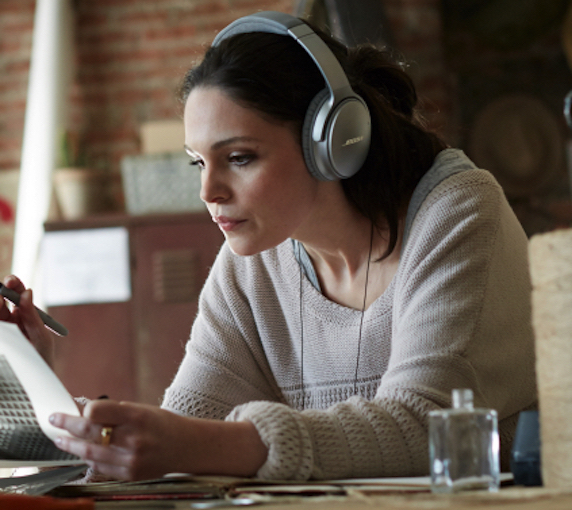 Die Kopfhörer, die eine Industrie revolutionierten, tun es erneut – jetzt kabellos. Bose präsentiert mit den QuietComfort 35 around-ear headphones und den QuietControl 30 in-ear headphones ein neues Level bei der kabellosen Geräuschunterdrückung