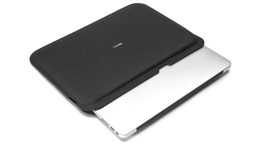Slimsuit 13, gray von booq umhüllt das MacBook passgenau