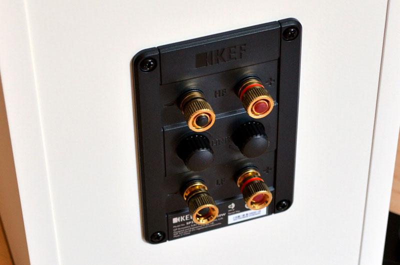 Das hochwertige Anschlussterminal der Q700 erlaubt Single- und Bi-Wiring sowie Bi-Amping.