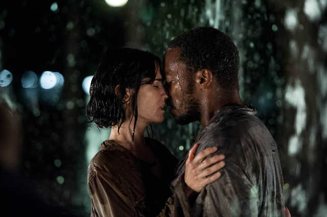 Hannah (Jennifer Connelly) und Tahir (Anthony Mackie) leben als Obdachlose auf den Straßen von New York. (© WVG Medien)
