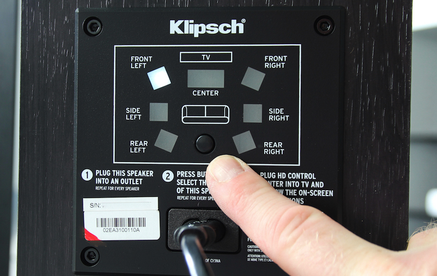 Einfacher geht es einfach nicht: Sind die Boxen mit Strom versorgt und stehen an ihrem finalen Platz, wird per Knopfdruck ausgewählt welcher Kabel ausgegeben werden soll.