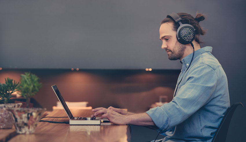 Kompromissloses Tool für Mixing und Mastering: beyerdynamic präsentiert den Studio-Kopfhörer DT 1990 PRO