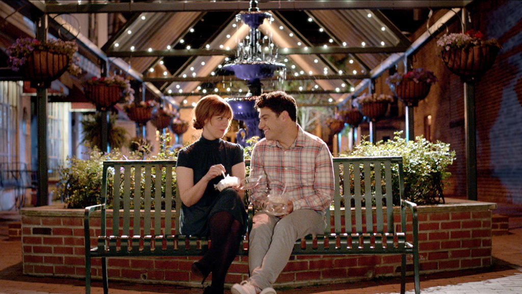 Jeff (Adam Pally) und Anne (Sarah Burns) sind eng befreundete Lehrer-Kollegen und beide katastrophal unbeholfen und erfolglos in Sachen Liebe. (© EuroVideo)