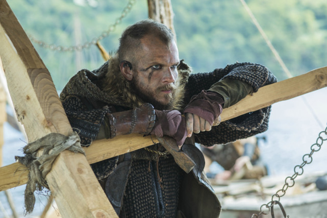 Selbst seinem einst besten Freund Floki (Gustaf Skarsgård) kann Ragnar nicht mehr uneingeschränkt vertrauen. (© 20th Century Fox)