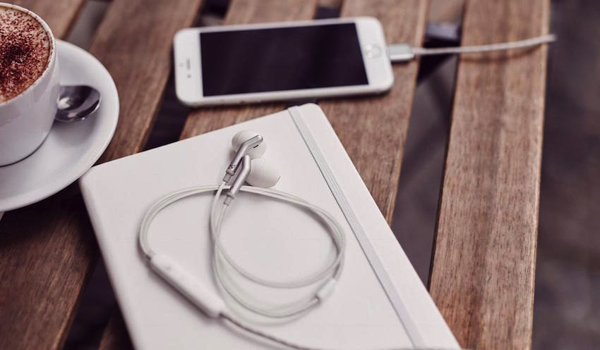 Q Adapt In-Ear: Lightning-basierte Kopfhörer für iPhone und iPad mit aktiver Geräuschunterdrückung ohne klobige Zusatzbatterie