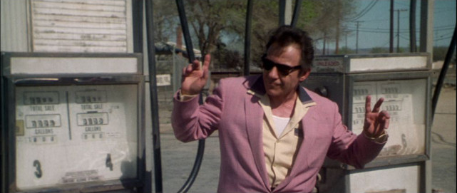 Dabei trifft er auf einen charismatischen Anhalter (Harvey Keitel), der behauptet,Elvis zu sein. (© Concorde Home Entertainment)