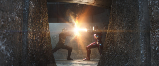 Captain America (Chris Evans) und Iron Man (Robert Downey Jr.) sind unterschiedlicher Meinung. (© Marvel)