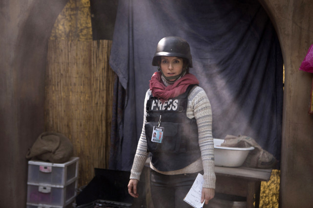 Die Journalistin Kim Baker (Tina Fey) tauscht ihren Schreibtischjob gegen einen gefährlichen Reportereinsatz in Afghanistan. (© Paramount Pictures)