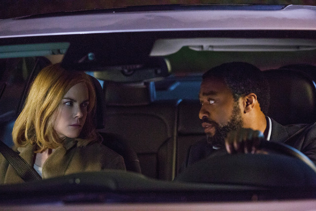 Ray (Chiwetel Ejiofor, mit Nicole Kidman) sucht verbissen nach dem Mörder der Tochter seiner Kollegin. (© Universal Pictures)