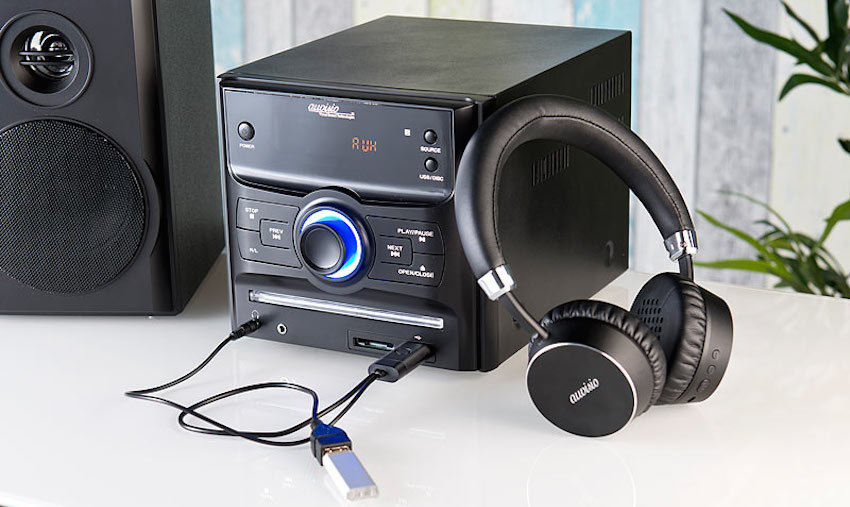 auvisio Bluetooth-3.0-Transmitter zum Senden von Audio-Signalen, mit USB Ohne Kabelsalat: Musik von TV und HiFi-Anlage auf Ihrem Bluetooth-Kopfhörer