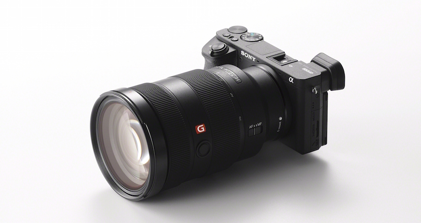 Der 24,2 Megapixel Exmor CMOS Sensor im APS-C Format arbeitet mit dem BIONZ X Prozessor und dem neuen „Front End LSI“ am perfekten Bild. Die Bildverarbeitungs-Power des Trios sprengt bekannte Grenzen.