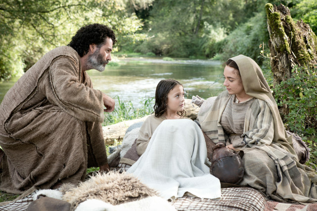 Um Jesus in Sicherheit zu bringen, beschließen seine Eltern die Rückkehr in die Heimat - auch weil Josef (Vincent Walsh) im Traum sieht, dass Herodes gestorben ist. (© Concorde Home Entertainment)