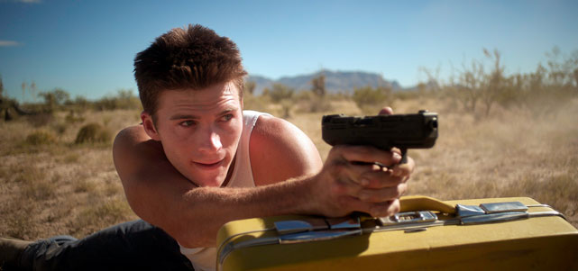 Mitch (Scott Eastwood) handelt sich ordentlich Ärger ein. (© Lighthouse Home Entertainment)