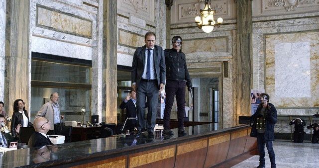 Reinkommen ist selten das Problem für erprobte Crews von Bankräubern. Rauskommen und erfolgreich fliehen - darin besteht die wahre Kunst. (© Koch Films)