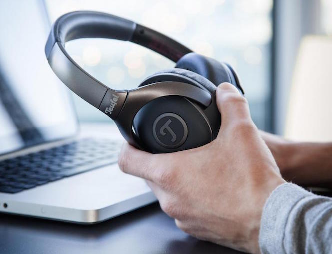 Der MUTE BT stellt per Bluetooth 4.0 Kontakt zu Smartphone, Tablet oder PC her, der apt-X-Codec sorgt für kabellose Übertragung in CD-Qualität.