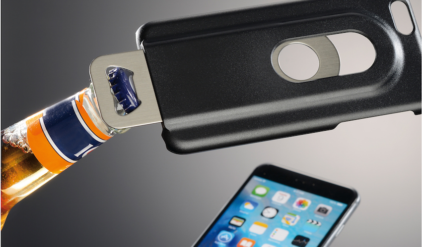 Damit man den künftig auch immer parat hat, gibt es von Hama jetzt ein Smartphone-Cover für das Apple iPhone 6 bzw. 6s mit integriertem Flaschenöffner.
