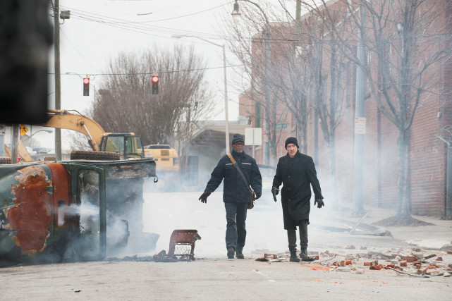 Geschäftsmann Clay und der ruppige U-Bahnfahrer Tom geraten in Boston in eine Zombie-Apokalypse. (© Concorde Home Entertainment)