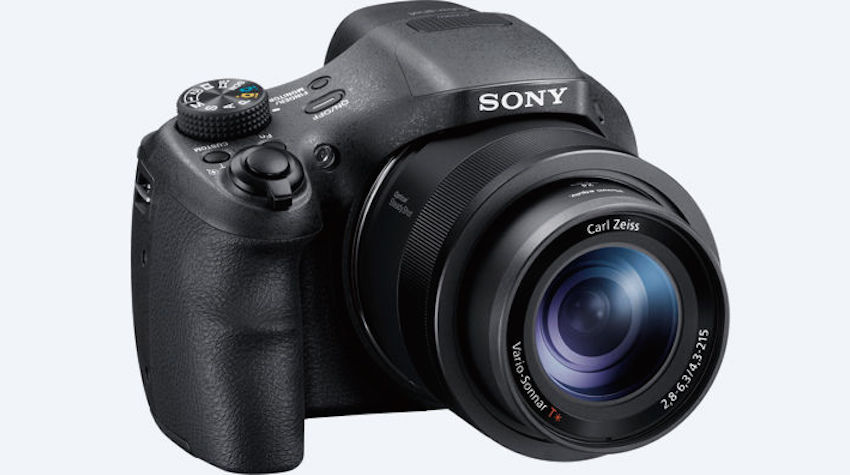 Das ZEISS Vario-Sonnar T Objektiv deckt den Zoombereich zwischen 24 und 1.200 Millimetern (im 35mm Format) ab. Mit dem „Clear Image Zoom“ verdoppelt sich der Zoom sogar von 50 auf 100fach.